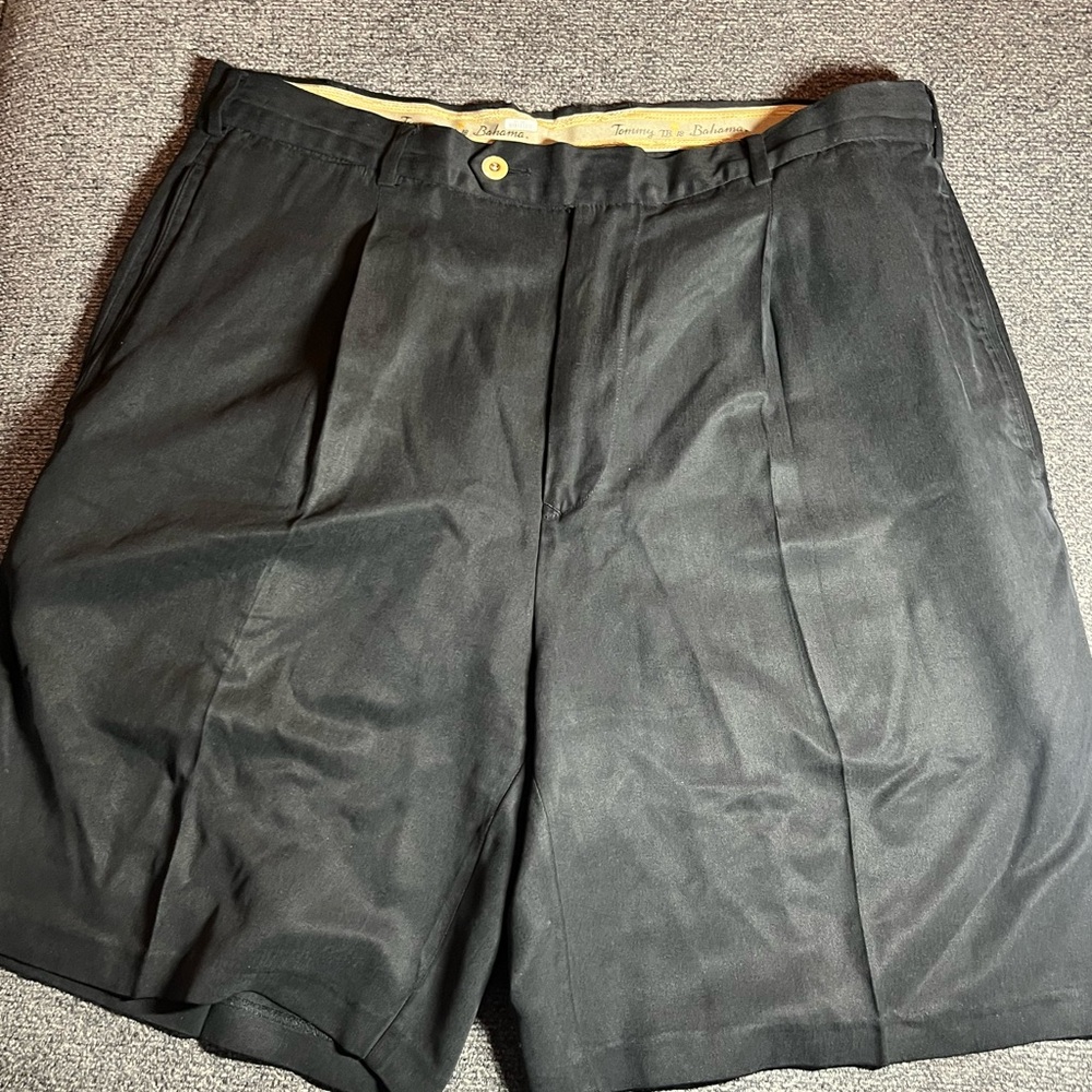 Tommy Bahama TB18 Black Flat Front Men's Shorts size 35
